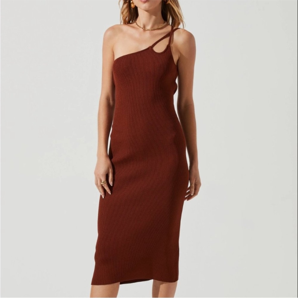 Astr the Label Misty One Shoulder Bodycon Midi Dress in Brown, Small